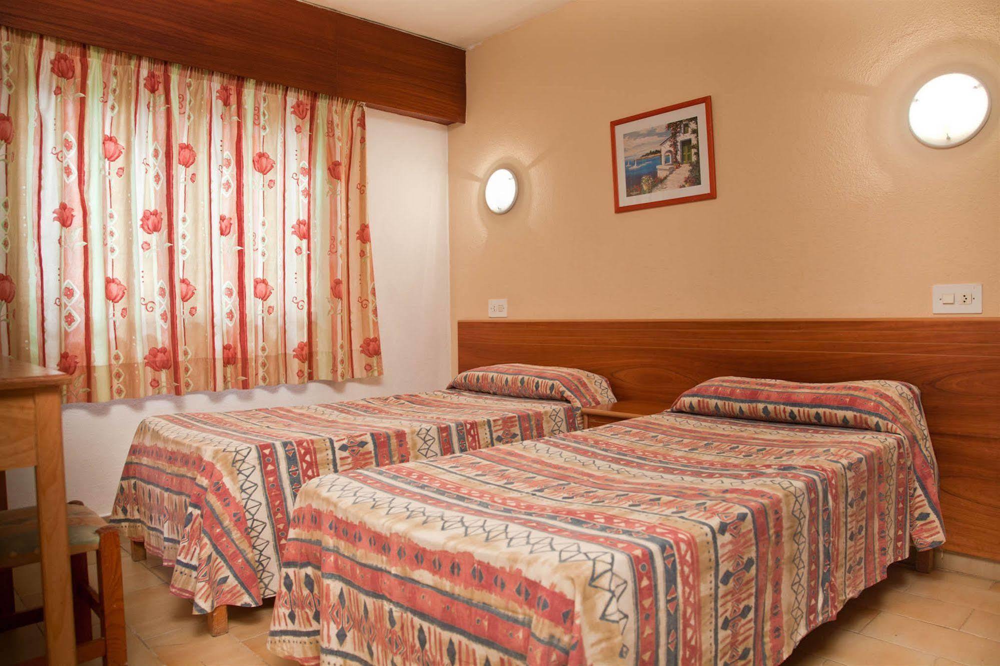 Apartamentos Mira Mola Figueretas ภายนอก รูปภาพ